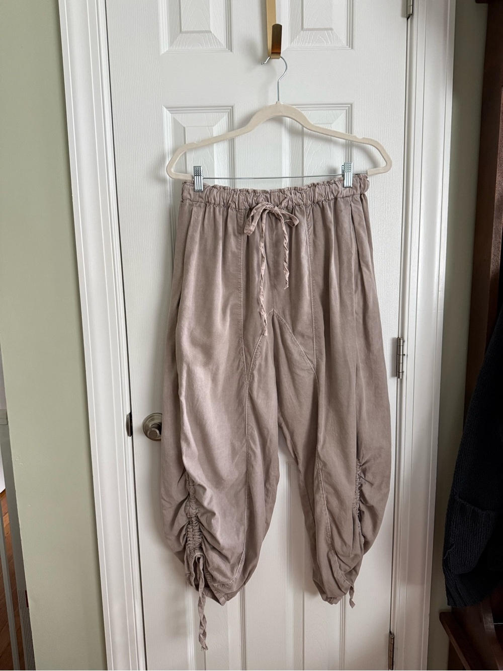 Free People Relaxed Drawstring Pants (M) in Taupe | Bohemian, Boho
